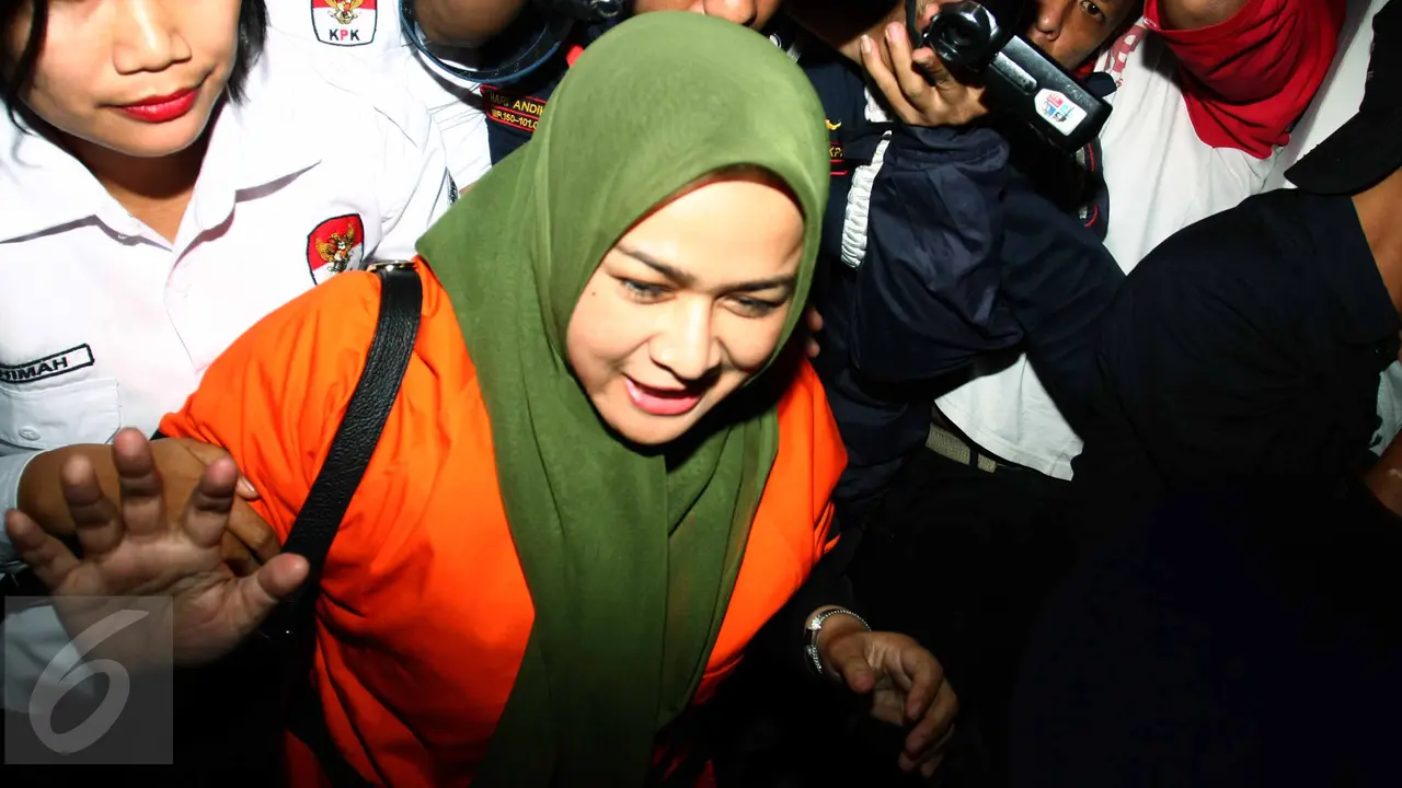 20150803- KPK Jebloskan Gubernur Sumut dan Istrinya ke Tahanan-Jakarta