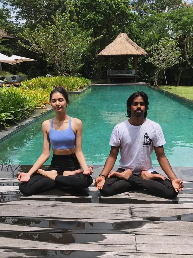 7 Gaya Mikha Tambayong saat Olahraga Yoga Hingga Pilates, Makin Langsing