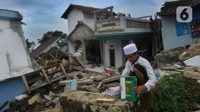 potret santri yang masih bertahan pascagempa Cianjur