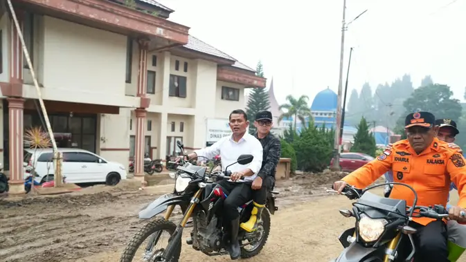 Pantau langsung Lokasi Bencana, Wamendagri Bima pastikan kesiapan Dukungan Tanggap Darurat Banjir Bandang Solok