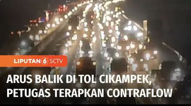 Arus balik libur natal dan tahun baru mulai terjadi di ruas Tol Jakarta Cikampek Karawang, Jawa Barat, pada Minggu (01/01) malam. Untuk mengurai kepadatan kendaraan menuju Jakarta, petugas memberlakukan contraflow sejauh belasan kilometer.