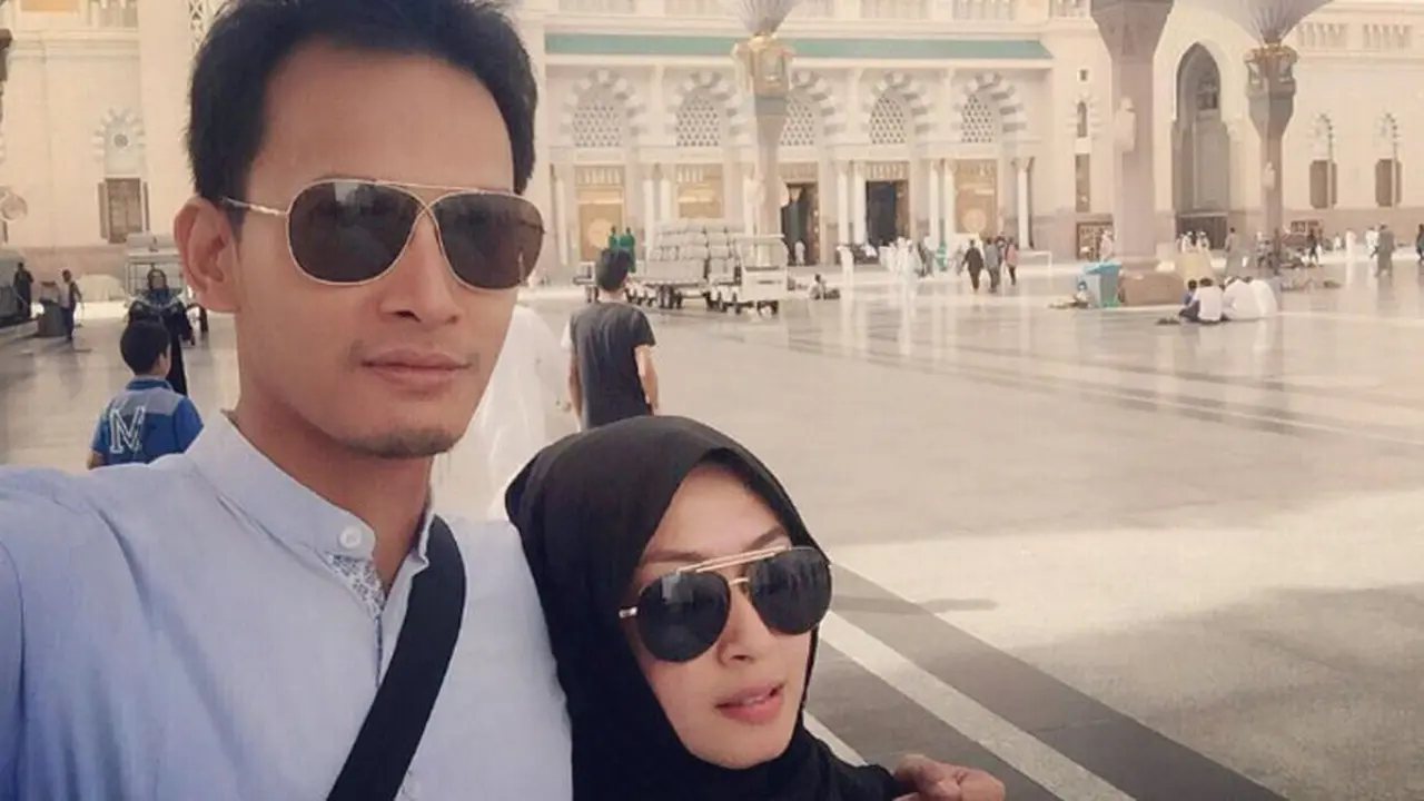 Fedi Nuril dan istri, Calysta Vanny Widyasasti