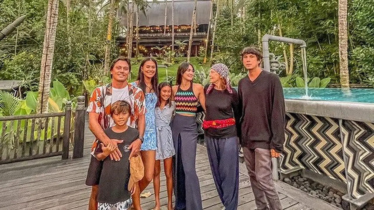 Momen Luna Maya Habiskan Waktu Bersama Keluarga di Bali