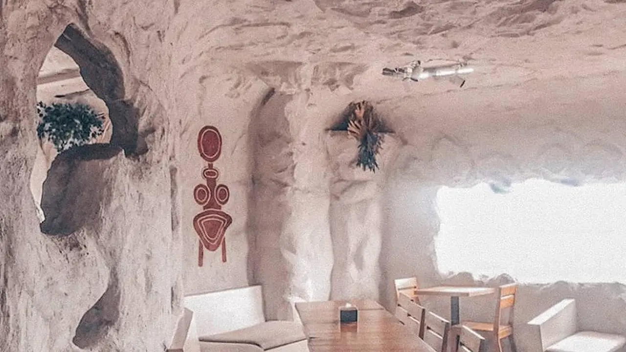 Goldstar 360 Cafe, Restoran Terinspirasi Santorini di Bandung Utara