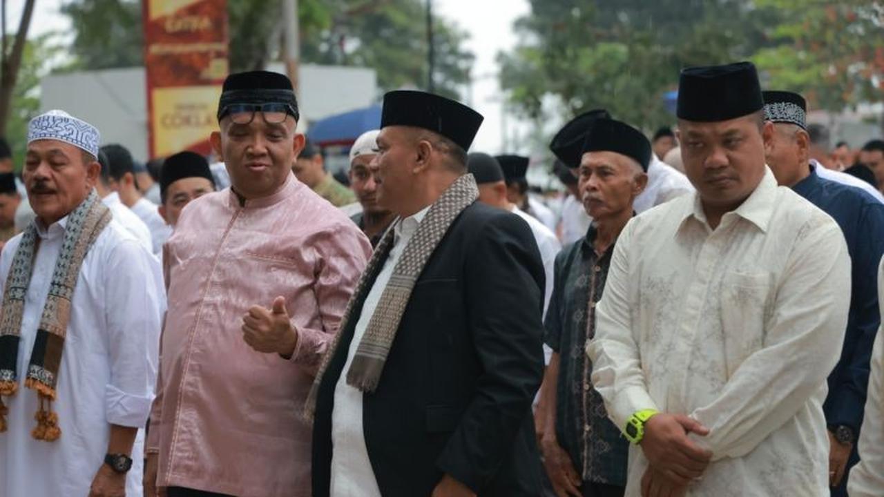 Wamenaker Afriansyah Noor Rayakan Idul Fitri di Batusangkar, Pererat Silaturahmi