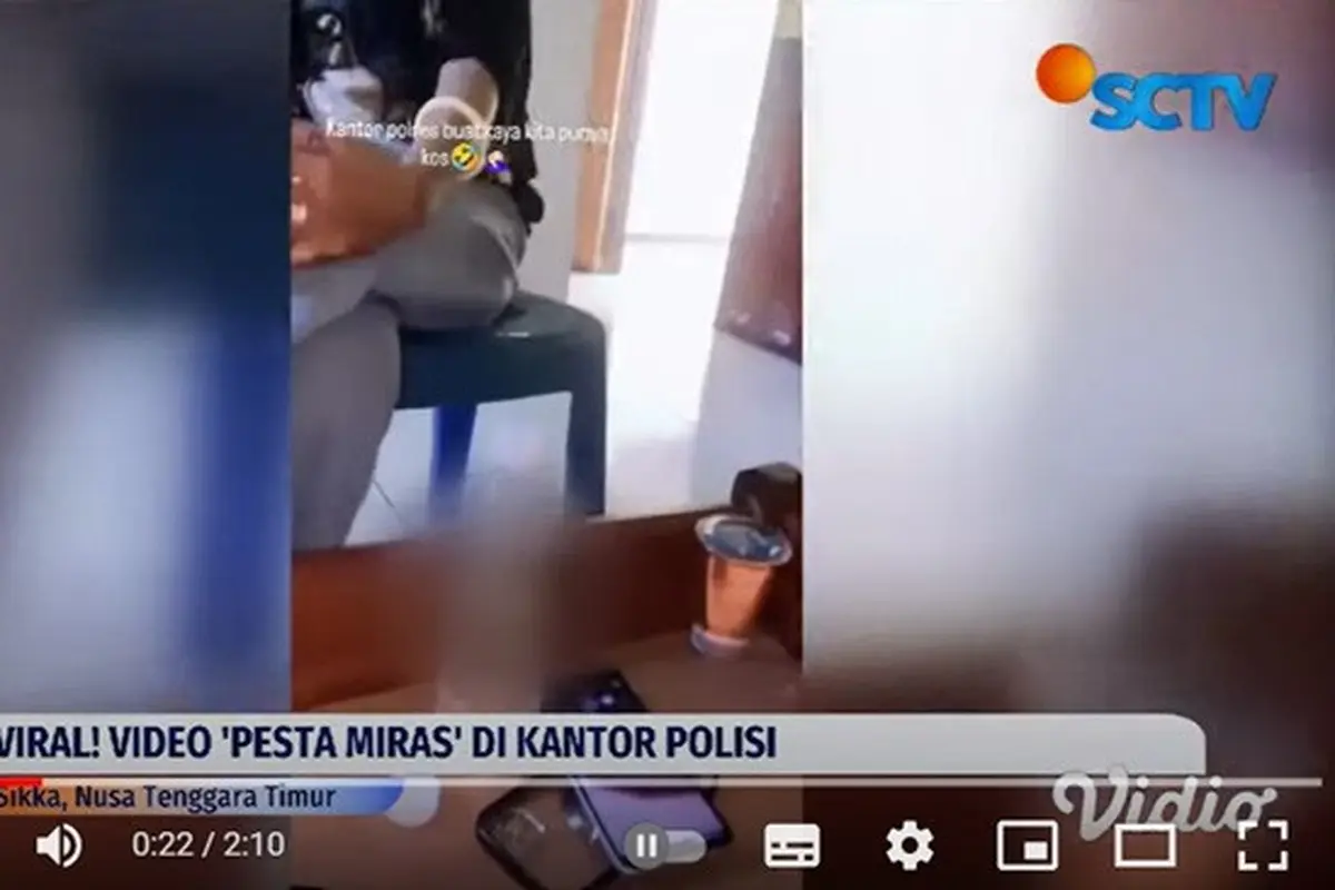 Video empat wanita yang diduga sedang mengonsumsi minuman keras (miras) di Mapolres Sikka, Nusa Tenggara Timur viral di media sosial. (YouTube Liputan6)