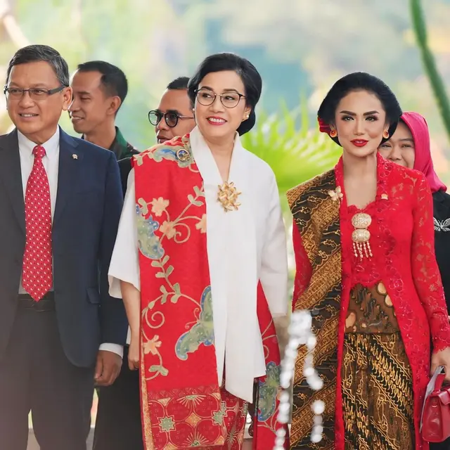 Krisdayanti tampil dengan kebaya merah (Instgram/krisdayantilemos)