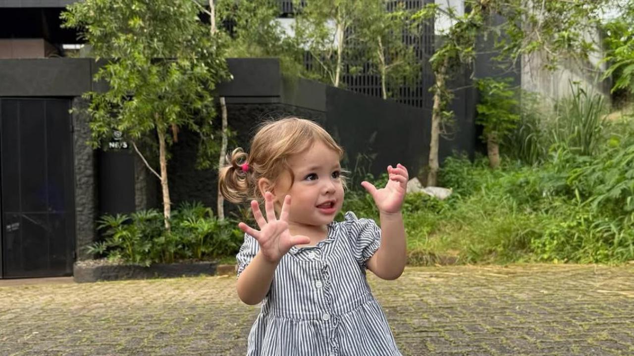 3 Potret Potret Imut Kamari, Anak Jennifer Coppen Tampil Menawan dengan Aura Noni-Noni Belanda