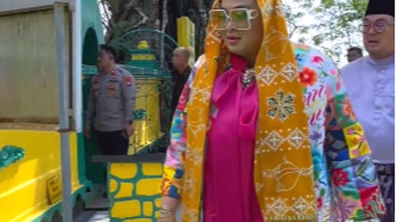 Momen kunjungan sang jenderal bintang tiga Polri dan istri tersebut selayaknya yang diungkap Evi dalam video singkat pada akun Instagram pribadinya @viigus.