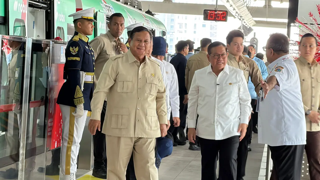 Presiden Prabowo Subianto Jajal LRT Rute Baru Kelapa Gading-Manggarai Bersama Pramono Anung