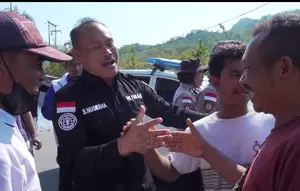 Minim Bantuan, Warga Korban Gempa Adang Rombongan Polisi