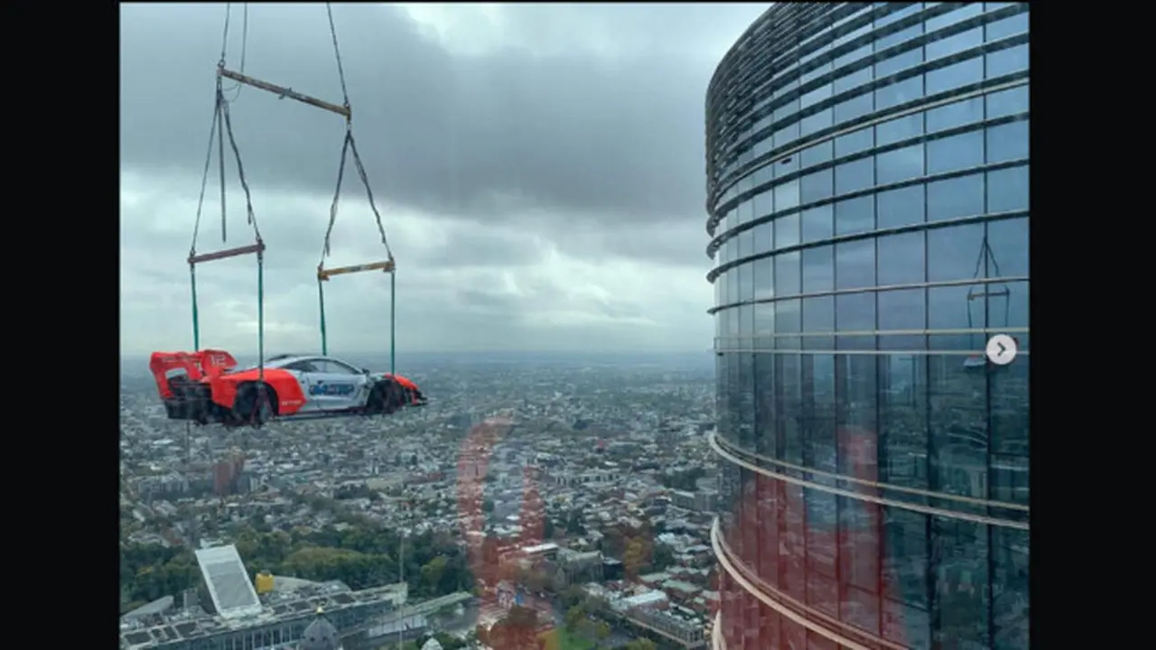 Pengusaha Kaya di Australia Perkir Supercarnya di Lantai 57