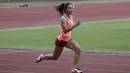 Atlet lari putri Indonesia, Jeany Nuraini, saat latihan di Stadion Madya, Jakarta, Kamis (17/10/2019). Sprinter muda ini akan menjadi salah satu atlet yang akan berlaga di SEA Games 2019. (Bola.com/M Iqbal Ichsan)