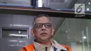 Tersangka kasus dugaan korupsi pembangunan PLTU Riau-1 yang juga Direktur Utama PT PLN nonaktif Sofyan Basir (kanan) usai menjalani pemeriksaan di Gedung KPK, Jakarta, Rabu (29/5/2019). Sofyan Basir mengaku pemeriksaan kali ini merupakan pendalaman dari sebelumnya. (Liputan6.com/Helmi Fithriansyah)