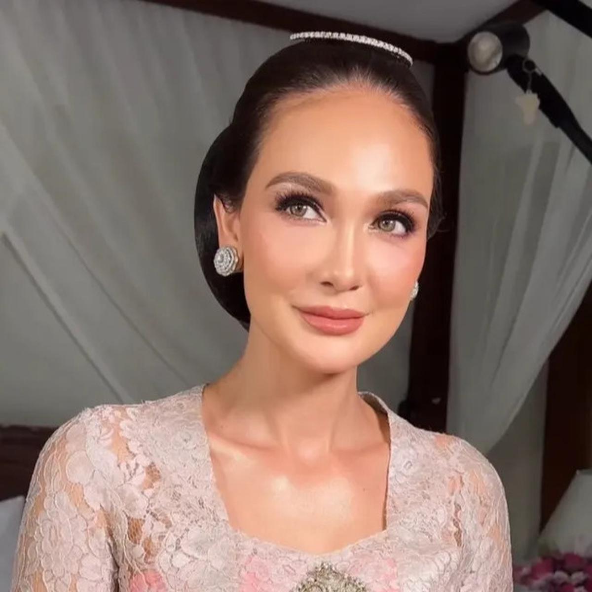 Potret Anggunnya Luna Maya Kenakan Paes Jawa Jelang Pernikahan, Aura Bahagia Terpancar