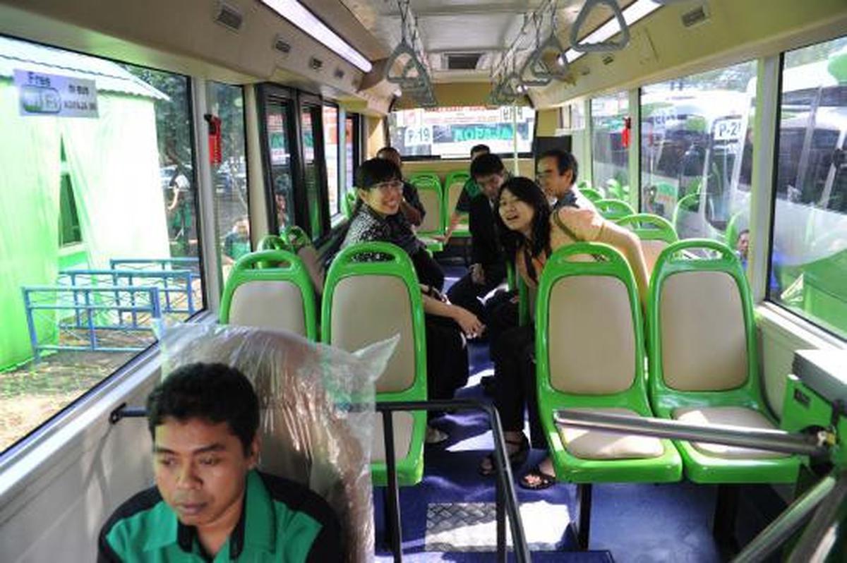 Fauzi Bowo luncurkan Kopaja AC dilengkapi wifi