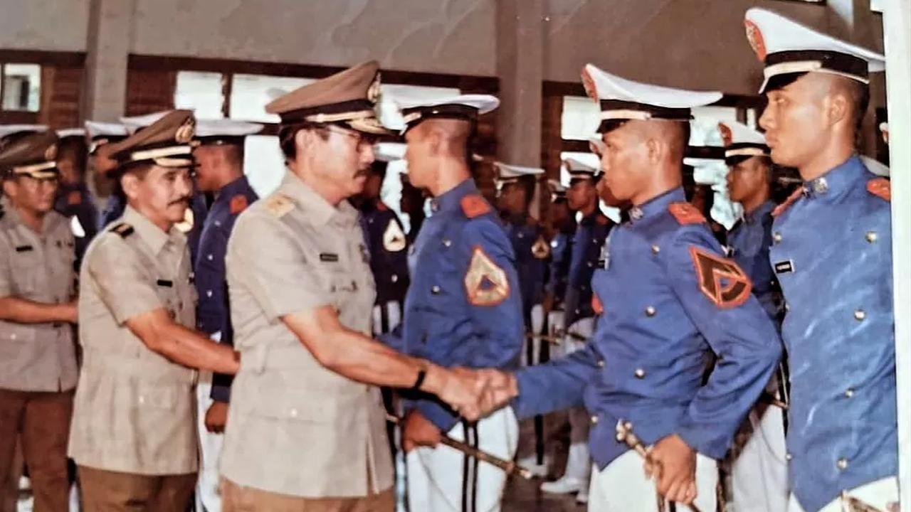 Dalam foto yang dibagikan, Yusri menyebut jika foto itu diambil pada tahun 1989 ketika dirinya masih menjadi kopral taruna.