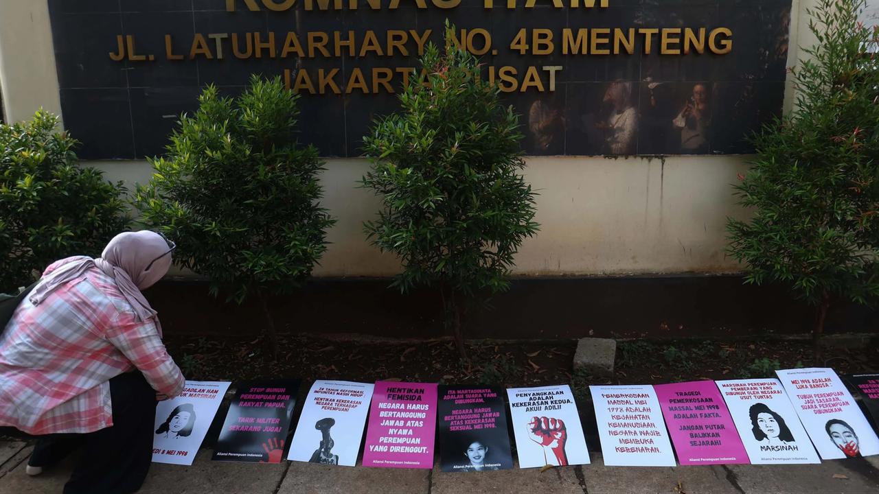FOTO: Demo API Gaungkan Perlindungan Hak Perempuan di Komnas HAM