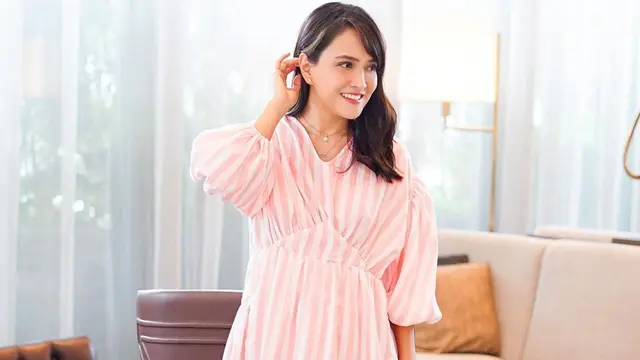 FOTO: Gaya Shandy Aulia Pakai Busana Merah Muda, Tampil Anggun
