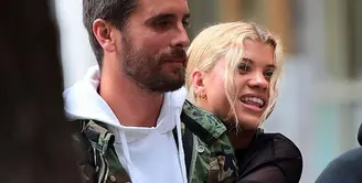 Sofia Richie dikabarkan sudah mulai menyadari bahwa Scott Disick bukanlah yang terbaik untuk dirinya. (Celebrity Insider)