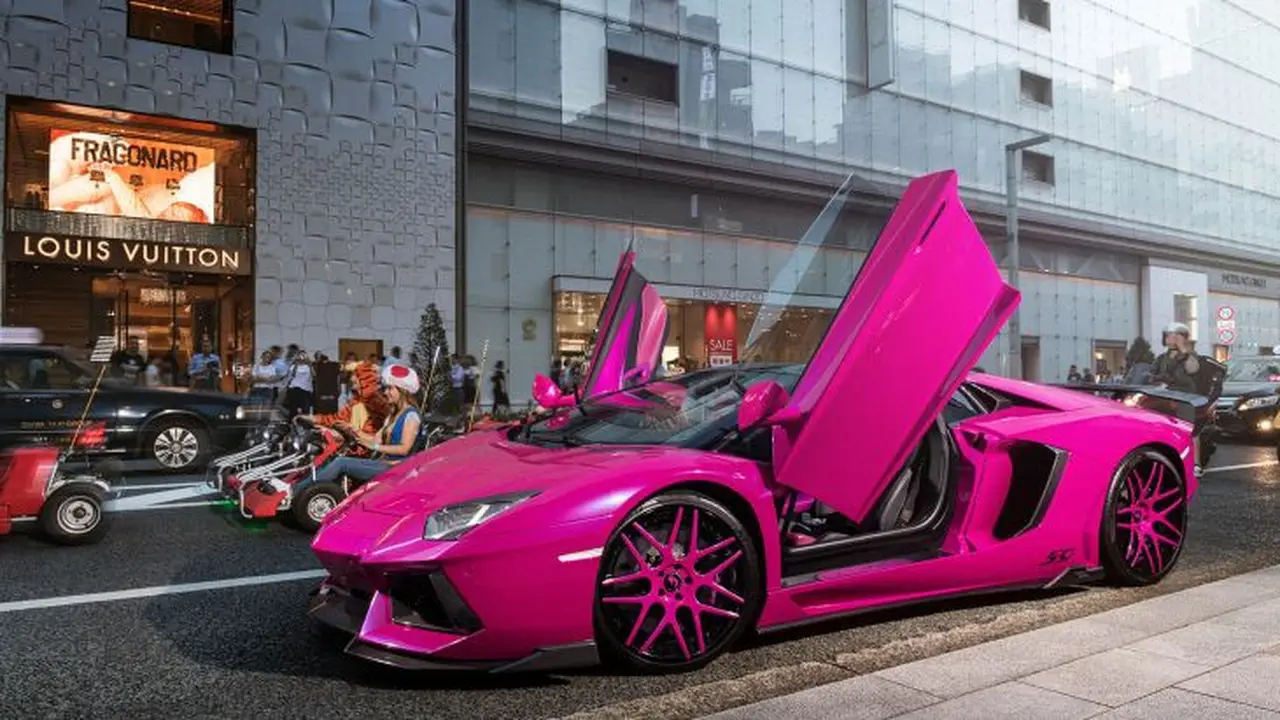 Lamborghini Aventador Khusus Warna Pink