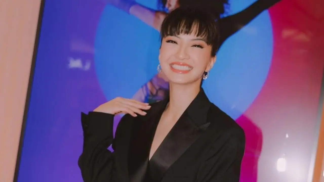 Inspirasi Outfit Blazer Ala Raline Shah