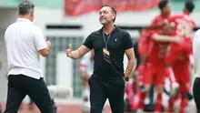 Pelatih Persija Jakarta, Thomas Doll (kanan) saat melawan Rans Nusantara FC pada laga persahabatan antara Persija Jakarta menghadapi Rans Nusantara FC di Stadion Wibawa Mukti, Cikarang, Sabtu (16/7/2022). (Bola.com/M Iqbal Ichsan)