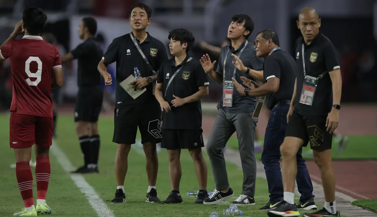 Bukan hanya Dimas, Hokky Caraka pun diminta oleh STY agar lebih tenang dalam mengeksekusi bola didepan gawang Vietnam. (Bola.com/Ikhwan Yanuar)