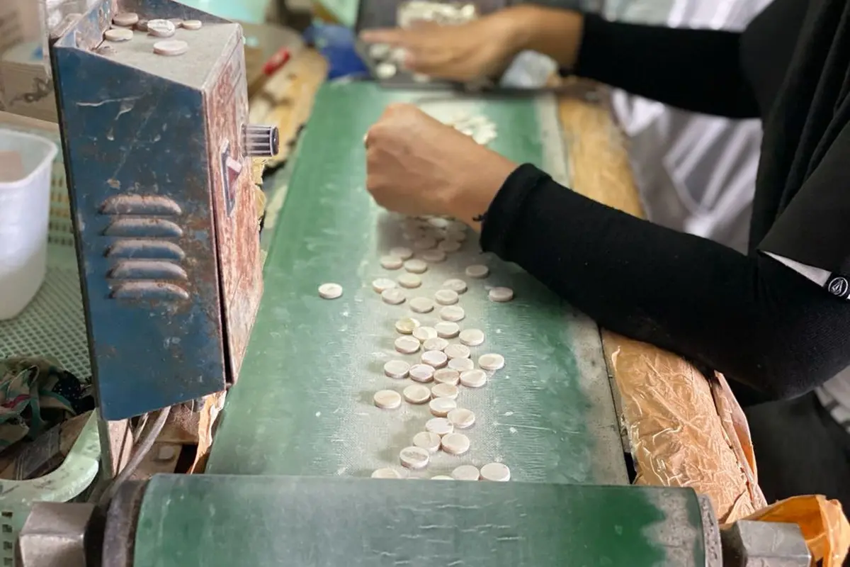 PT Kevinindo Anugrah (Kevinindo), perusahaan yang bergerak di bidang industri pembuatan kancing yang berasal dari Makassar