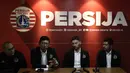 Presiden Persija Jakarta, Mohamad Prapanca, saat memperkenalkan Marc Anthony Klok di Kantor Persija, Jakarta, Sabtu (31/1). Persija resmi memboyong Marc Klok dengan kontrak berdurasi empat musim.(Bola.com/Yoppy Renato)