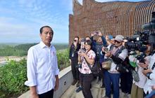 FOTO: Hari Kedua Ngantor di IKN, Jokowi Ajak Wartawan Keliling Kawasan Istana Kepresidenan