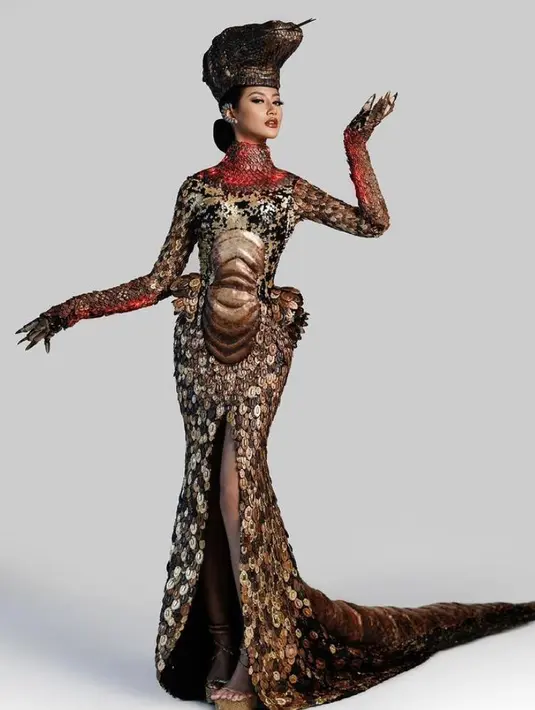 1.Gaya Putri Indonesia 2020, Ayu Maulida berbalut kostum ‘Komodo Dragon: Indonesian Prehistorical Heritage di Miss Universe 2020 bisa jadi inspirasi. (Instagram/ayumaulida97).