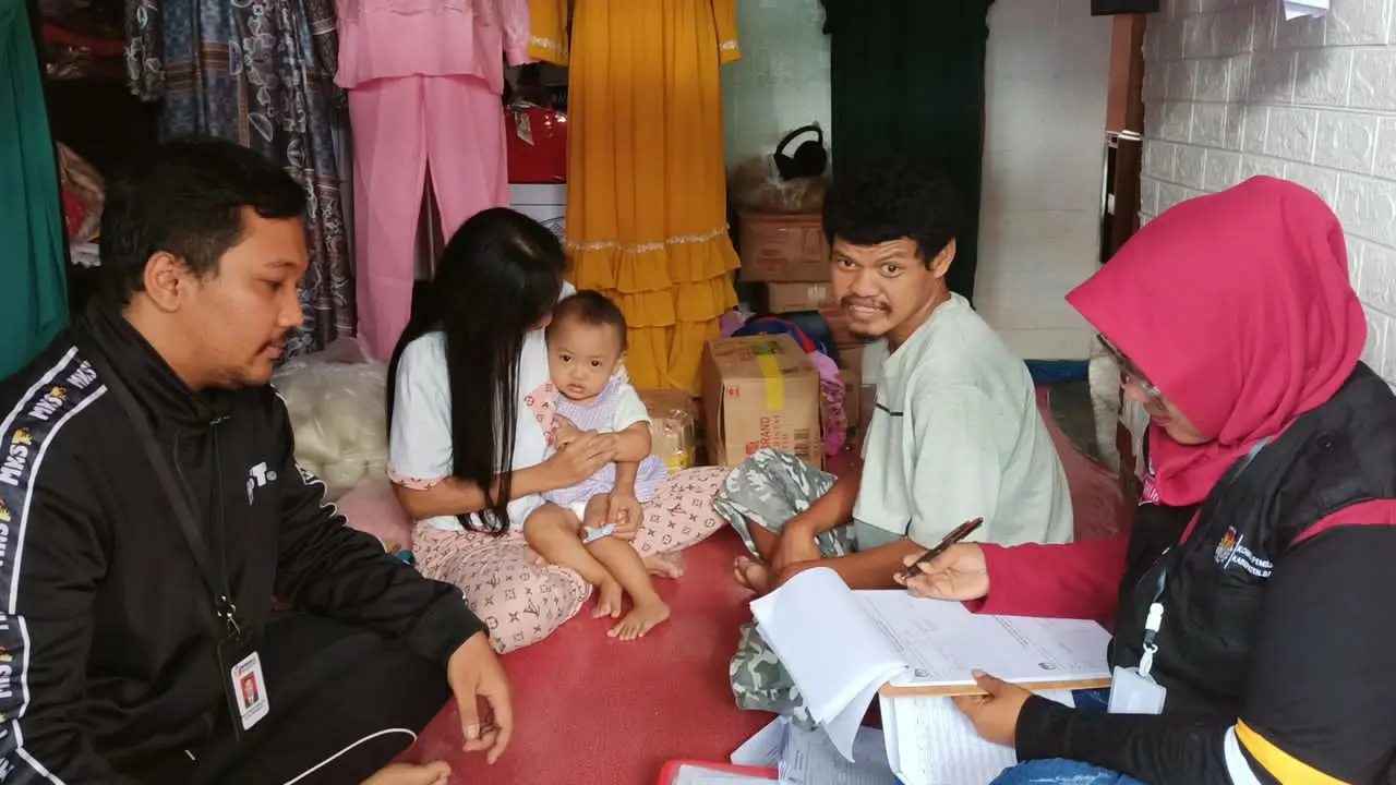 Proses coklit oleh pantarlih di Banyuwangi dengan diawasi langsung oleh pengawas keluarhan dan desa (PKD) (Istimewa)