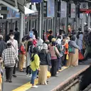 Detik-Detik Penumpang Melahirkan di KRL Green Line