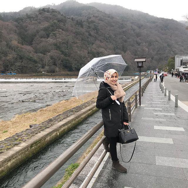 Stylish Abis! 5 Potret Mimi Bayuh saat Liburan ke Luar Negeri