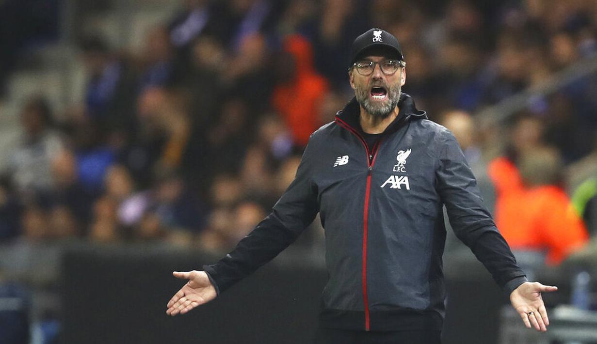 Pelatih Liverpool, Jurgen Klopp, saat melawan KRC Genk pada laga Liga Champions 2019 di KRC Genk Arena, Rabu (23/10). Liverpool menang 4-1 atas KRC Genk. (AP/Francisco Seco)