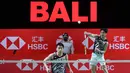 Kevin Sanjaya/Marcus Gideon lolos ke final BWF World Tour Finals 2021 usai kalahkan Lee Yang/Wang Chi Lin 18-21, 23-21 21-17 di Bali International Convention Center, Sabtu (4/12/2021). (Dok. PBSI)