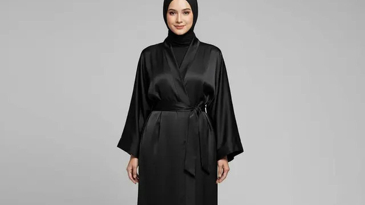 7 Model Gamis Abaya Hitam Polos, Inspirasi Tampilan Elegan dan Minimalis