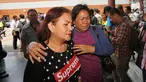 Keluarga penumpang pesawat Lion Air JT 610 mendatangi crisis center di Bandara Soekarno Hatta, Tangerang, Senin (29/10). Pesawat rute Jakarta-Pangkal Pinang tersebut dipastikan jatuh di perairan Tanjung Karawang, Jawa Barat. (Liputan6.com/Fery Pradolo)