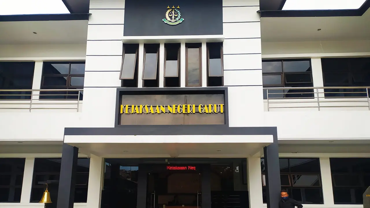 Kejaksaan Negeri Garut, Jawa Barat, bakal lanjutkan penyidikan kasus dugaan korupsi dana pokok pikiran (pokir) anggota DPRD Garut 2014-2019 tahun ini. (Liputan6.com/Jayadi Supriadin)