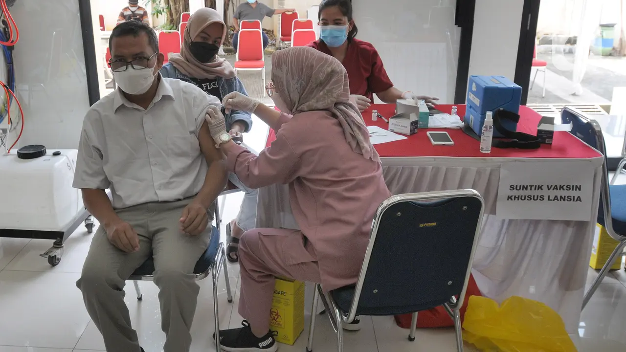 Vaksinasi COVID-19 Bagi Warga yang Akan Mudik