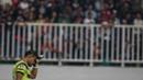 Kiper Persija Jakarta, Andritany Ardhiyasa, tampak kecewa usai kebobolan oleh pemain PS TNI pada laga Torabika Soccer Championship 2016 di Stadion Pakansari, Bogor, Jumat (15/10/2016). Persija menang 2-1 atas PS TNI. (Bola.com/Vitalis Yogi Trisna)