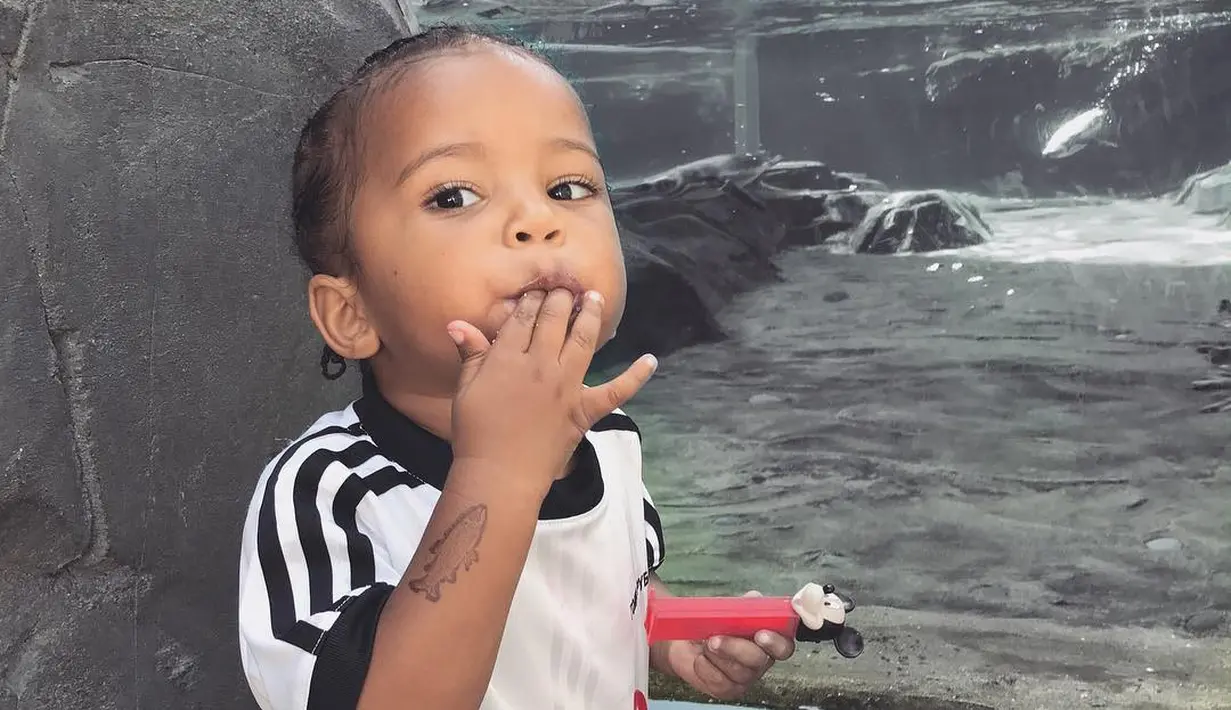 Sementara itu, Kim Kardashian pun mengatakan bahwa Saint West harus dibantu alat pernapasan ketika dalam masa perawatan. (instagram/kimkardashian)