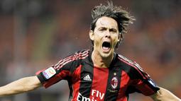 1. Filippo Inzaghi - Pelatih Benevento ini merupakan salah satu striker legendaris AC Milan. Pria asal Italia ini berlabuh di San Siro pada musim 2001/2002 usai ditebus dari Juventus dengan harga 36,15 juta euro atau setara dengan Rp621 miliar. (AFP/Giuseppe Cacace)