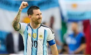 Pemain Argentina Lionel Messi merayakan gol pembuka timnya melawan Tanjung Verde selama pertandingan sepak bola babak 32 besar Piala Dunia di Miami Gardens, Florida, Jumat, (03/07/2026). (AP Photo/Rebecca Blackwell)