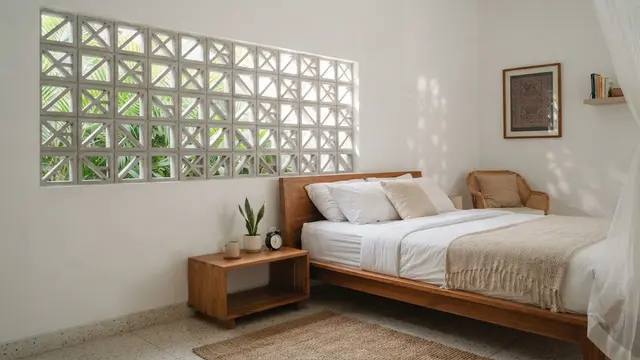 Roster minimalis untuk ventilasi kamar yang tetap terang dan terjaga privasinya model beton pola sederhana