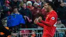 Gelandang Liverpool, Emre Can, merayakan gol penentu kemenangan ke gawang Burnley. Gol penentu yang dicetak pada menit ke-61 ini terjadi melalui umpan yang diberikan oleh Divock Origi. (EPA/Peter Powell)