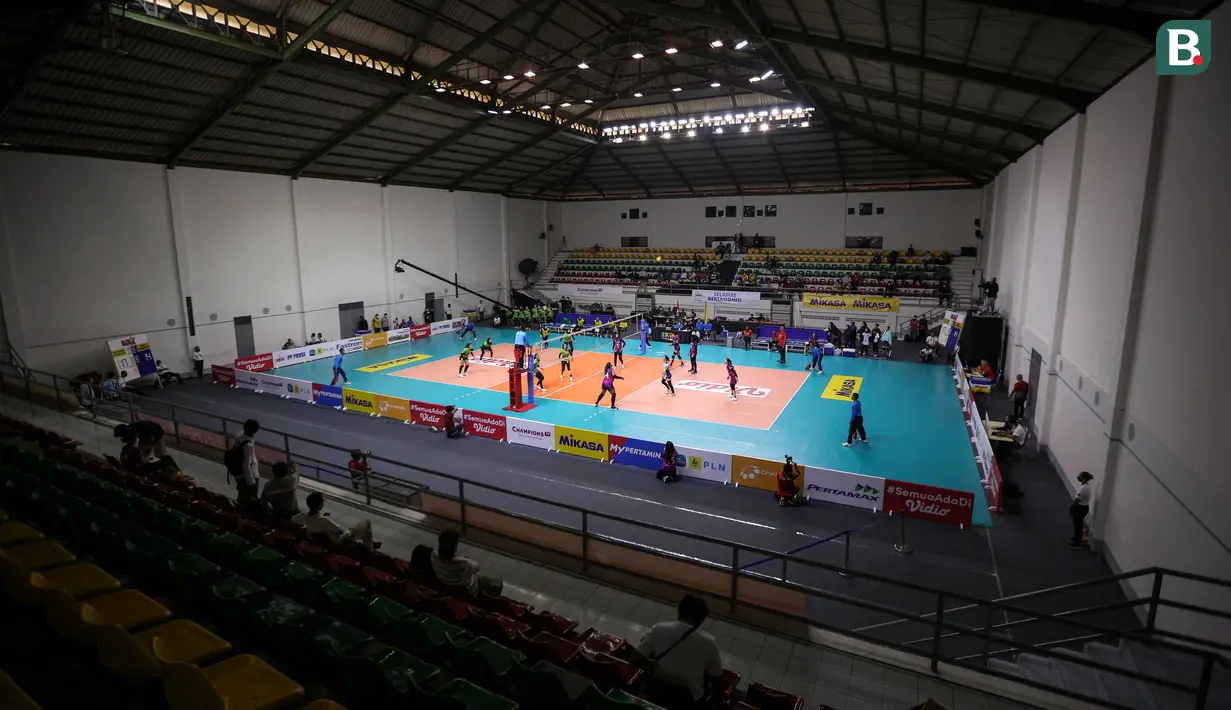 Pemandangan umum pertandingan Jakarta Mandiri Popsivo Polwan melawan Jakarta Pertamina Fastrol pada laga lanjutan PLN Mobile Proliga 2022 di GOR Kawah Candradimuka, Padepokan Voli Jenderal Polisi Kunarto, Bogor, Jumat (14/01/2022). (Bola.com/Bagaskara Lazuardi)
