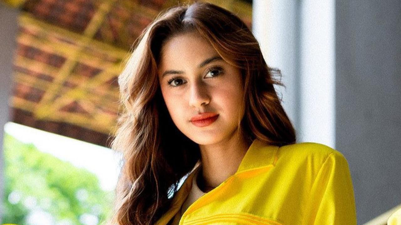 Potret Asila Maisa Pakai Jas Kuning UI saat Jadi Pembicara di Kampus, Kini Dipuji Setelah Sempat Ramai Dihujat