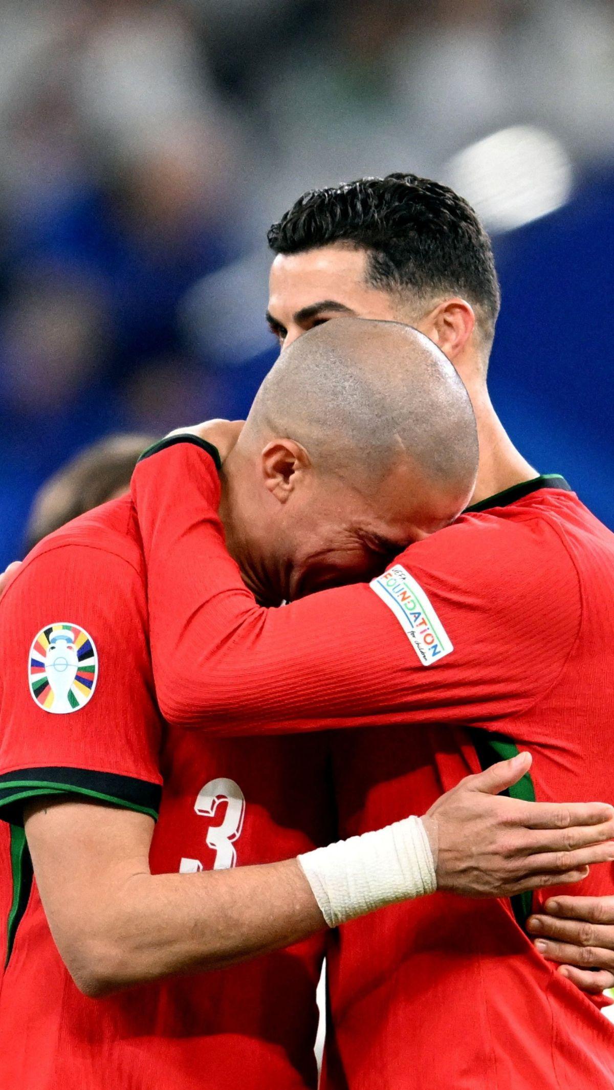 Portugal kalah melalui adu penalti dengan skor 5-3 dari Prancis setelah pertandingan sepanjang 120 menit berakhir imbang tanpa gol.&nbsp;Foto: REUTERS
